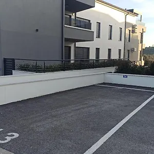 Emarin Apartment Banjole